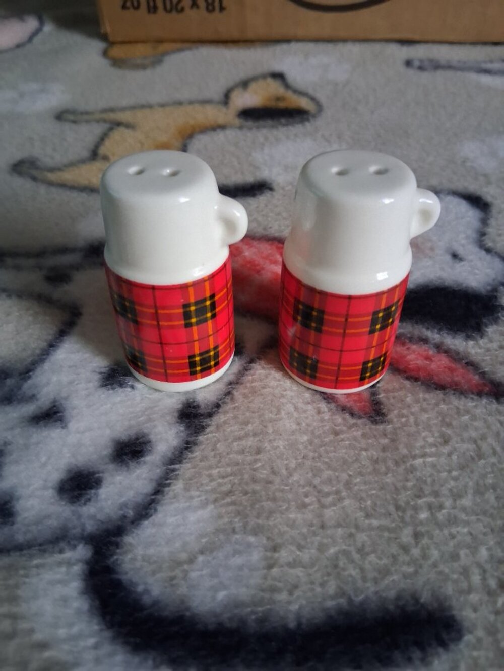 CUTE OLD FASHIONED THREMOS SALT AND PEPPER SET MCM